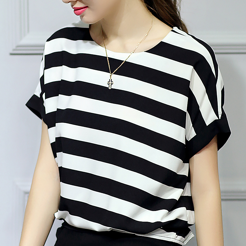 秋冬大版t恤搭配推荐,穿搭中的万金油单品