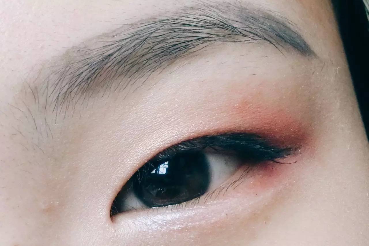 单眼皮画眼影最简单方法,单眼皮合适画眼影吗