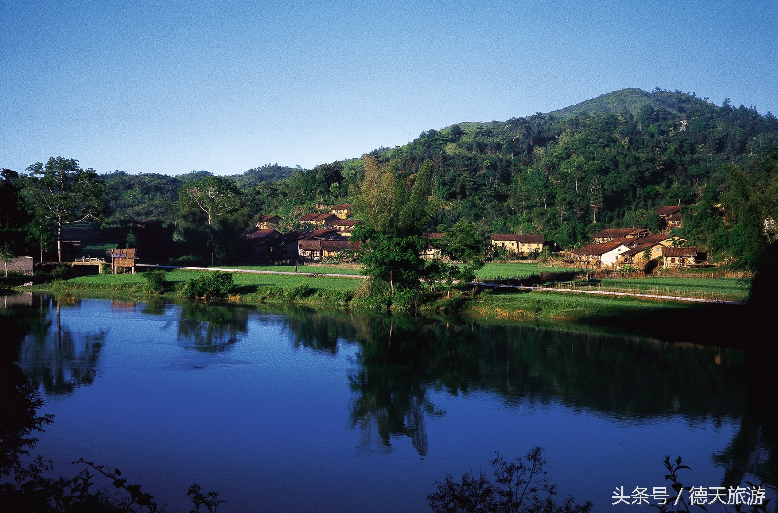 涓秺杈瑰叧鑷┚涔嬫梾 (涓秺杈瑰叧鑷┚)