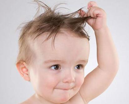 秋天小孩洗头掉几根头发正常不,秋天头发掉得厉害怎么办