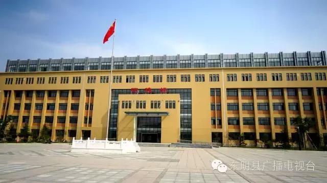 实拍：菏*东泽**明一中新校区！