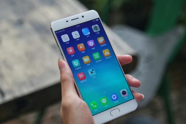 目前哪个手机黑边最小,手机上一个黑点