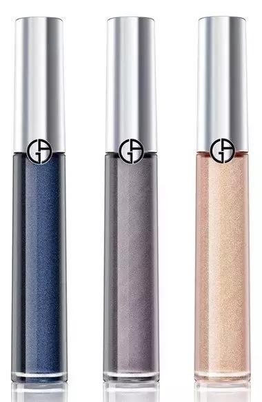 彩妆届又出一波液体眼影，据说霓虹国的妹子已经到了拼人品去抢