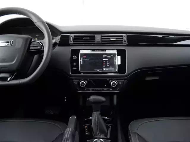 这时尚自主品牌紧凑SUV定位于都市SUV，做工和性能远超合资