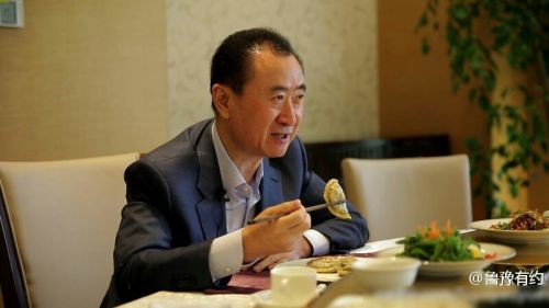 王健林飞机上斗地主,王健林首富直播