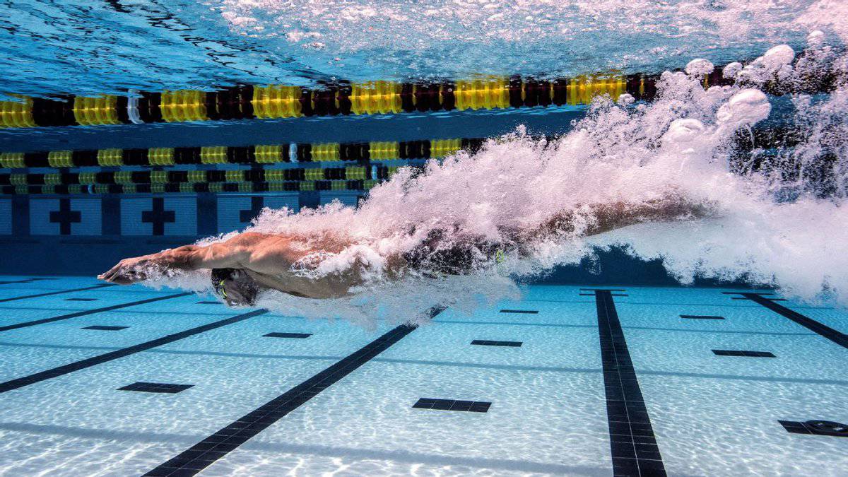 美国金牌得主赴京体验传统中医，当晚被我领进足疗保健打了一针兴奋剂