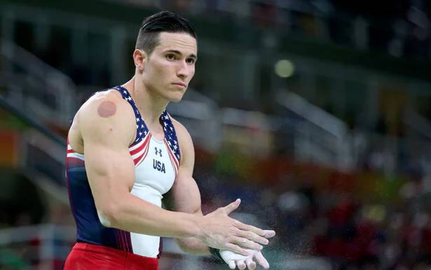 美国金牌得主赴京体验传统中医，当晚被我领进足疗保健打了一针兴奋剂