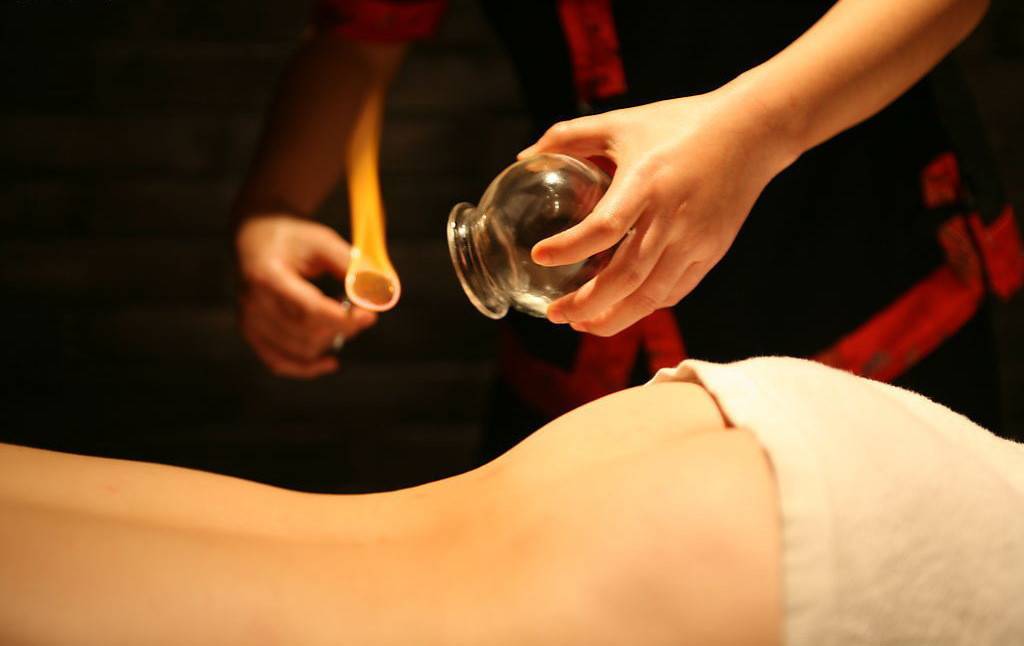 美国金牌得主赴京体验传统中医，当晚被我领进足疗保健打了一针兴奋剂