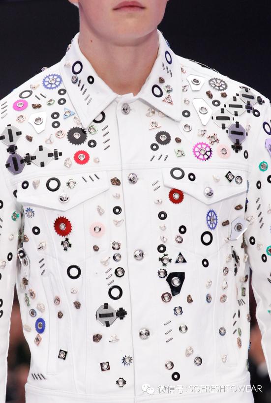 为了让宅男们穿得更好看，时尚圈也是操碎了心