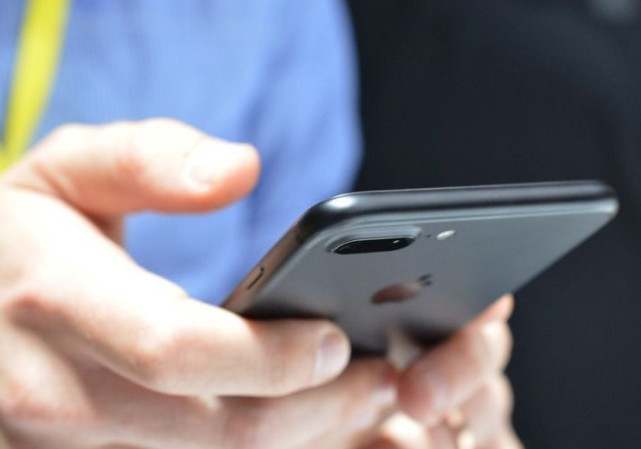 比肾7更遭吐槽的苹果表，网友：能够用来塞瓜子