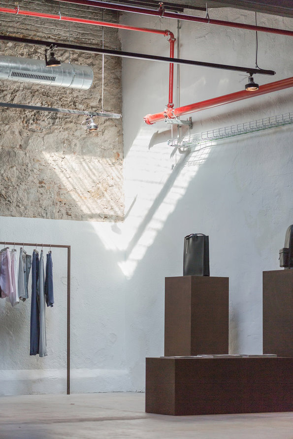 西班牙巴塞罗那百元店设计,西班牙巴塞罗那百货店设计