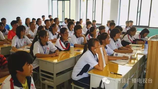 实拍：菏*东泽**明一中新校区！