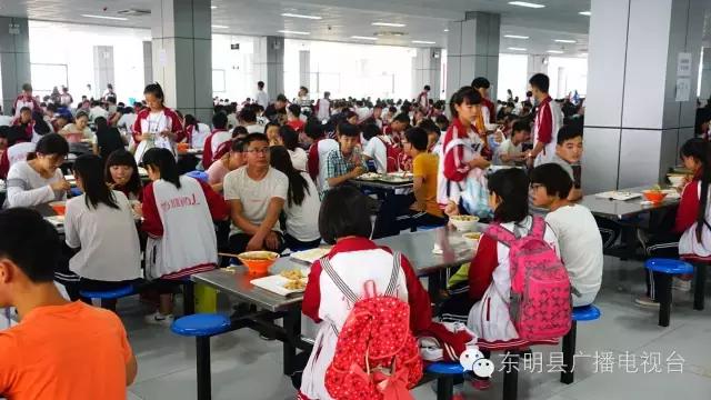 实拍：菏*东泽**明一中新校区！