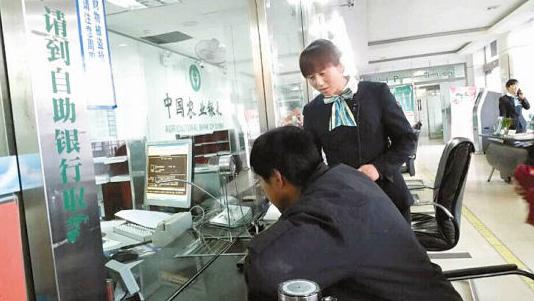 银行忽悠我买了理财保险能够退吗,去银行存钱却被忽悠买了理财保险