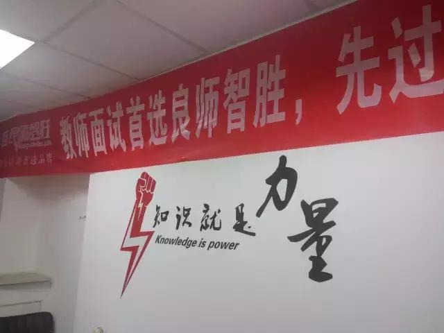 鑹笀鏅鸿儨璇枃,鑹笀鏅鸿儨鏄矇绗斿悧