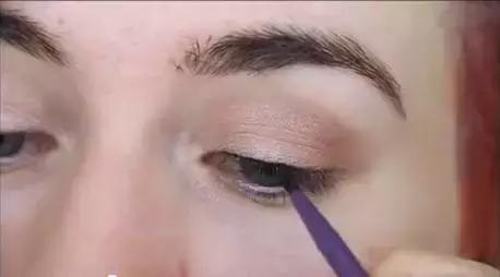 有闭口痘痘化的妆,脸上有粉刺痘痘怎么化底妆