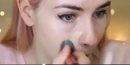 有闭口痘痘化的妆,脸上有粉刺痘痘怎么化底妆