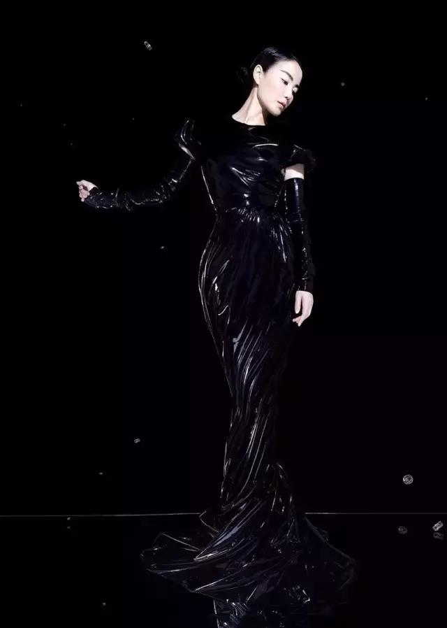 王菲为什么活得那么潇洒,王菲活得像少女一样