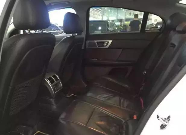 捷豹低调神车,捷豹低调沉稳处处散发贵族气息