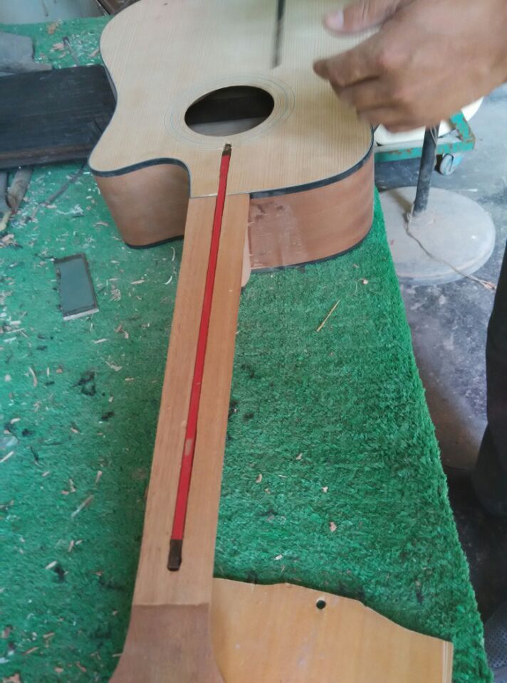 （多图）你很难猜到做一把普通木吉他居然要......