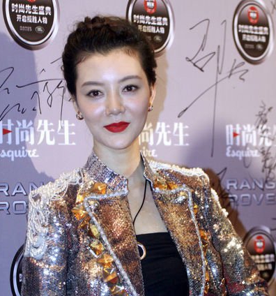 气质太好曾被惊为天人，如今变化不大却被吐槽好丑！