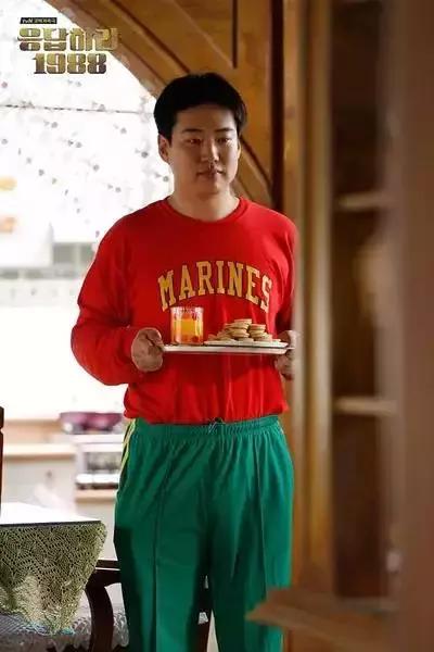 秋天卫衣要薄款的还是加绒,秋天卫衣穿厚的还是穿薄的