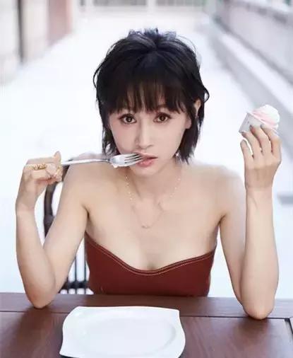 看《追凶者也》后，被这位献出了福利的妹子迷住了！