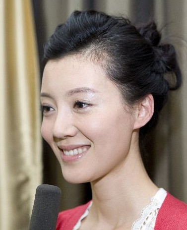 气质太好曾被惊为天人，如今变化不大却被吐槽好丑！