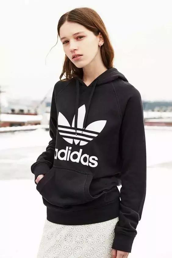 秋天卫衣要薄款的还是加绒,秋天卫衣穿厚的还是穿薄的