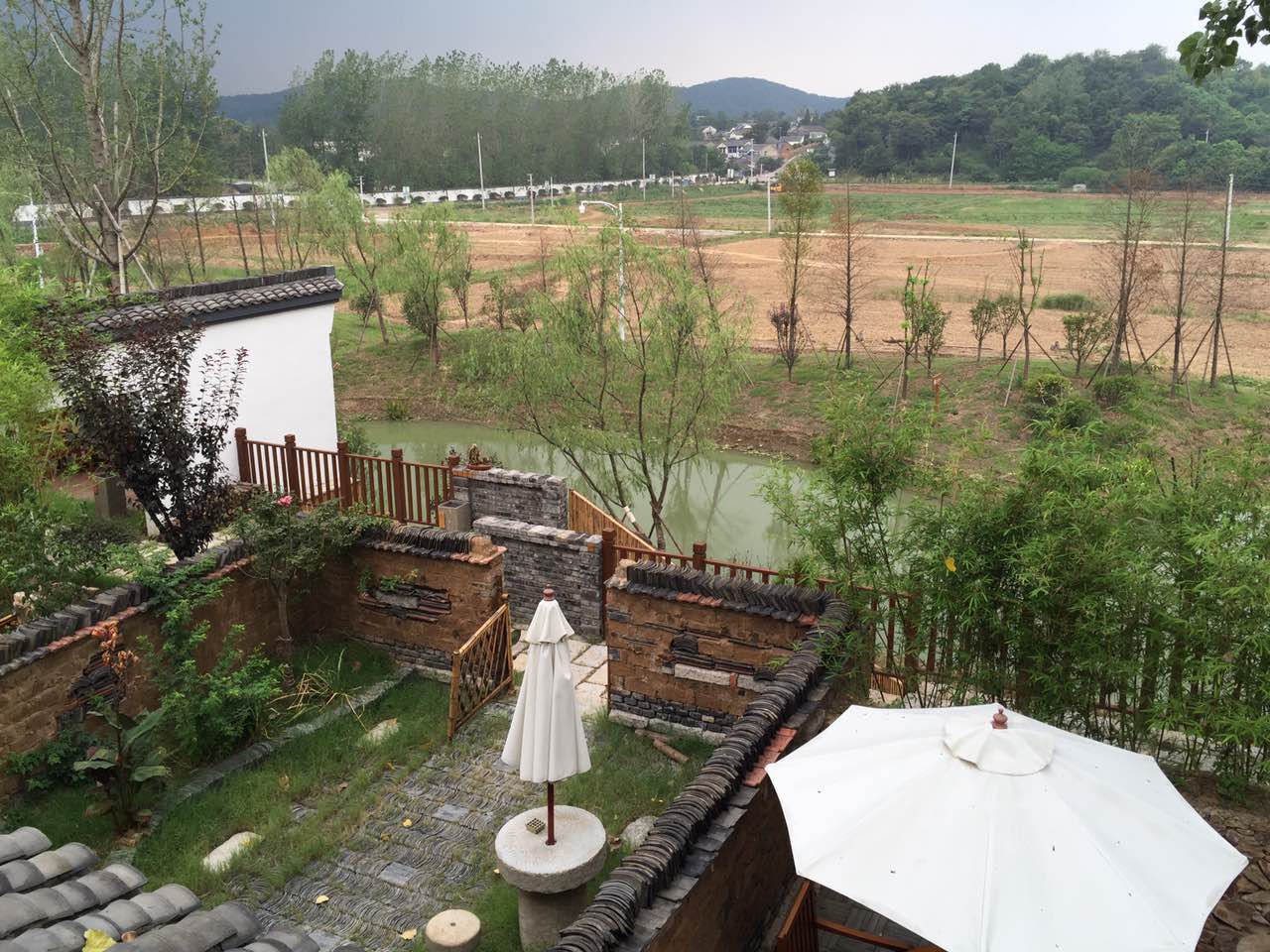 放慢脚步，带孩子住一晚农庄，骑一会儿马