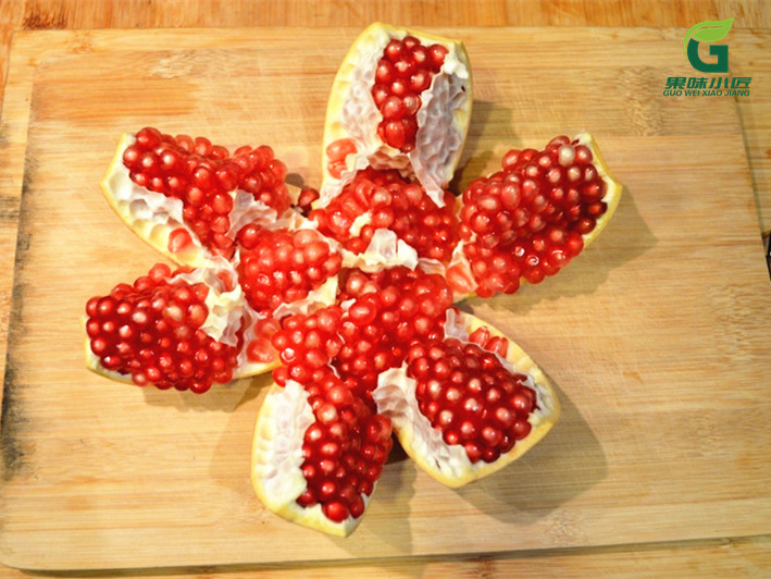 石榴怎么才能完全的剥开呢,石榴剥开技巧