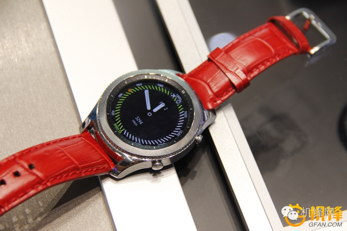 支持GPS和支付功能三星GearS3美图一览