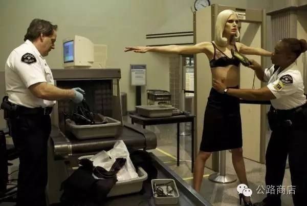 怎样避免安检尴尬事件,机场安检避免尴尬