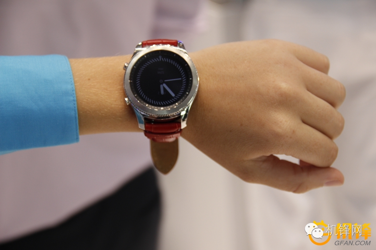 支持GPS和支付功能三星GearS3美图一览