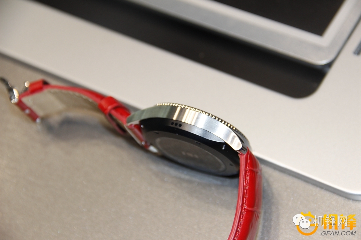 支持GPS和支付功能三星GearS3美图一览