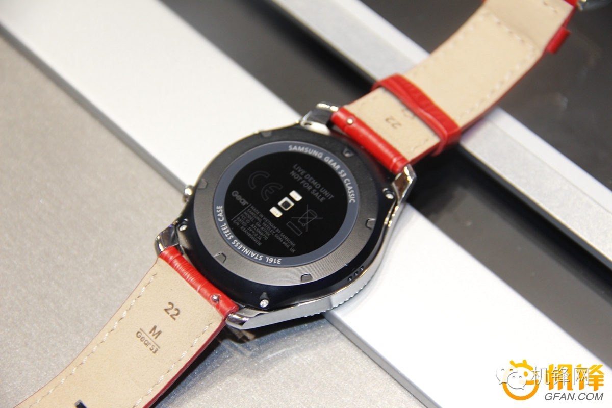 支持GPS和支付功能三星GearS3美图一览