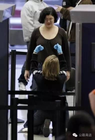 怎样避免安检尴尬事件,机场安检避免尴尬