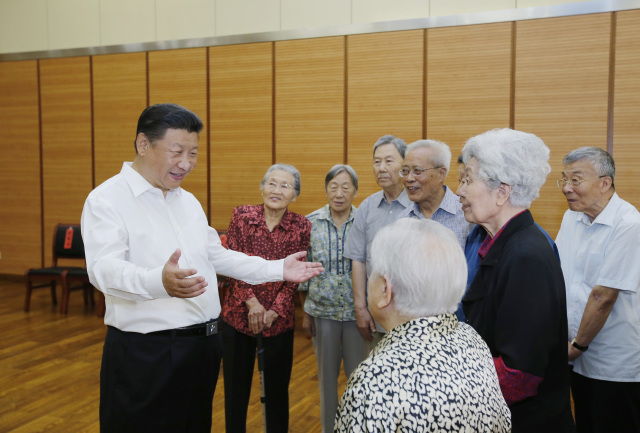 习*平近**：到这儿就没有*长首**了，是学生