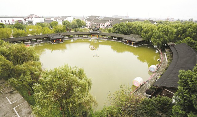 倚港结村落荻苇满溪生这里是荻港