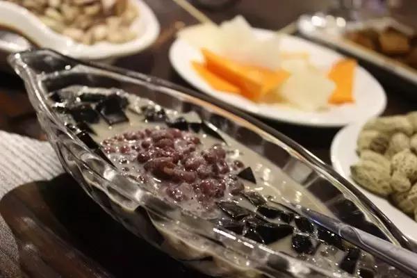 坪石第一家工业风清吧，在这里我能够泡一天。