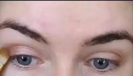 有闭口痘痘化的妆,脸上有粉刺痘痘怎么化底妆