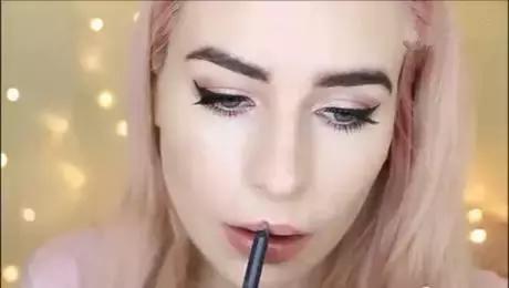 有闭口痘痘化的妆,脸上有粉刺痘痘怎么化底妆