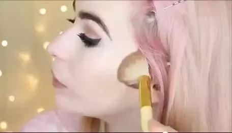 有闭口痘痘化的妆,脸上有粉刺痘痘怎么化底妆