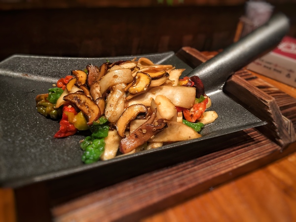 石锅鱼好处,原生态石锅鱼美味