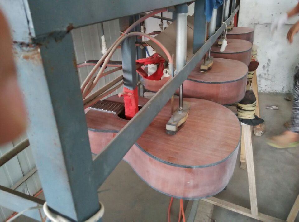 （多图）你很难猜到做一把普通木吉他居然要......