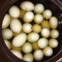 做咸蛋怎么做法最好吃不会裂壳,怎么泡咸蛋才能做出没有油的咸蛋