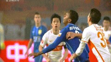 中国足球的东邪西毒,功夫足球反映国内足球真实