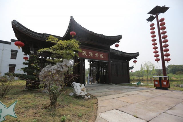 倚港结村落荻苇满溪生这里是荻港