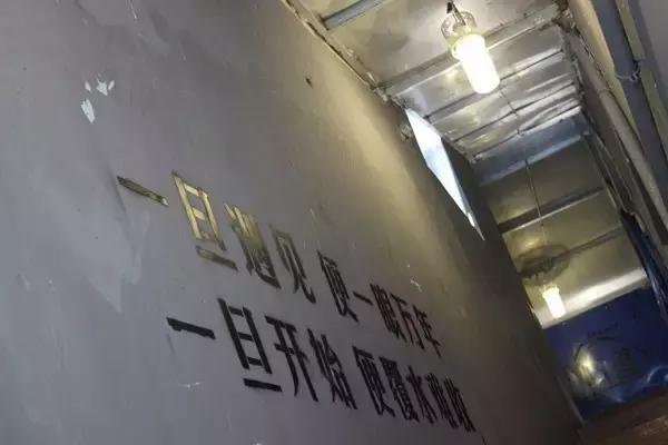 坪石第一家工业风清吧，在这里我能够泡一天。