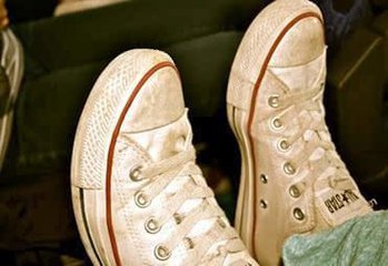 白色的网鞋发黄怎样洗白,网鞋网发黄怎么快速变白色